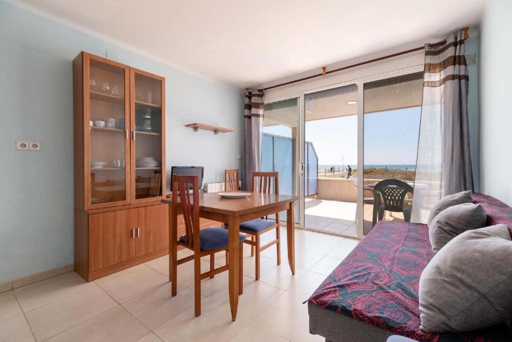 Apartamentos Denis Castelldefels Exteriör bild
