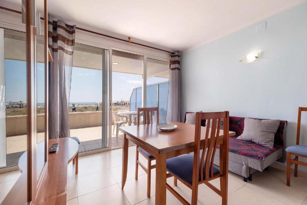 Apartamentos Denis Castelldefels Exteriör bild