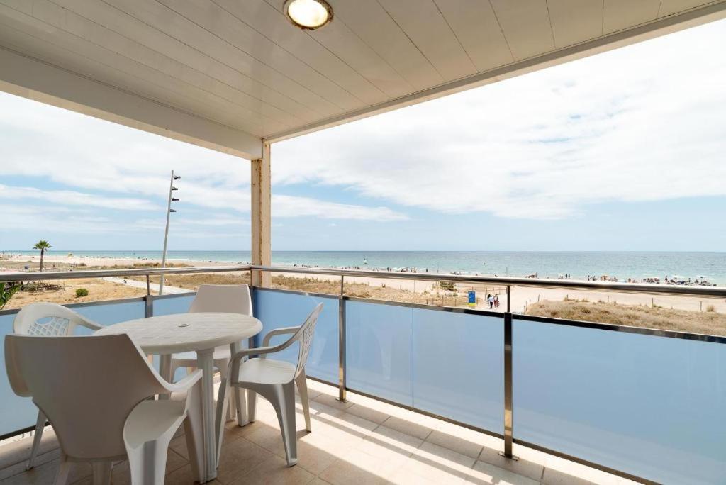 Apartamentos Denis Castelldefels Exteriör bild
