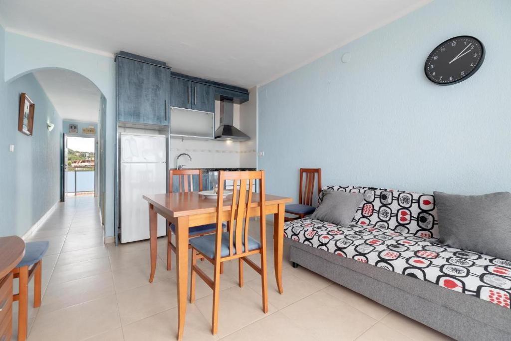 Apartamentos Denis Castelldefels Exteriör bild