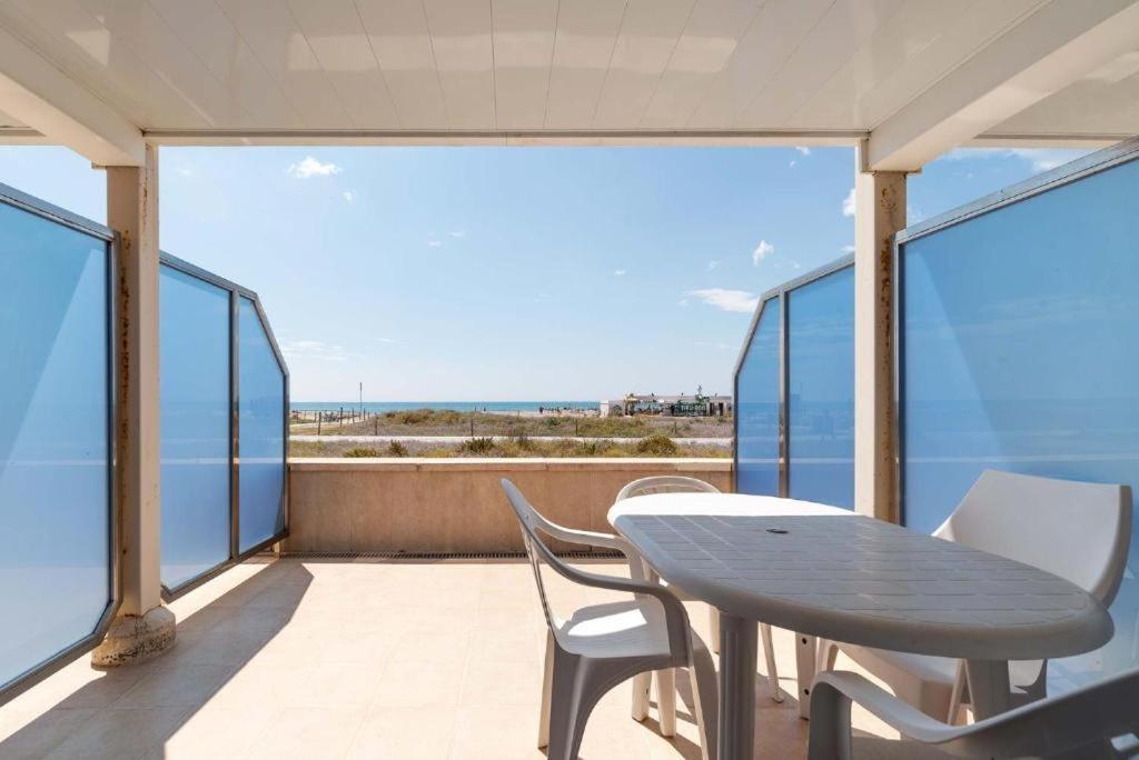 Apartamentos Denis Castelldefels Exteriör bild