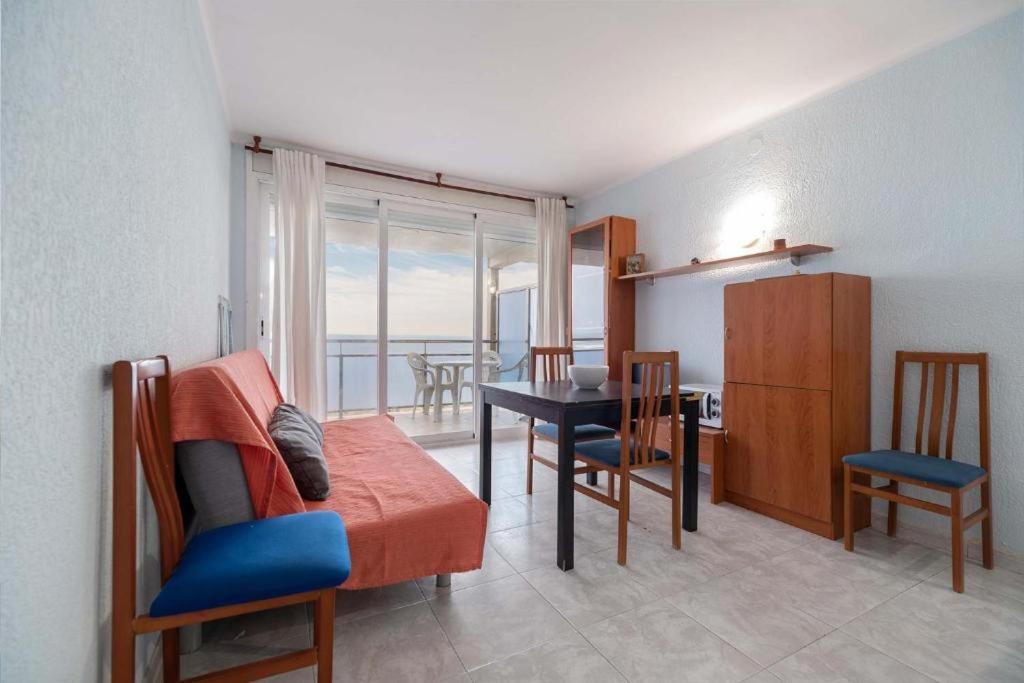 Apartamentos Denis Castelldefels Exteriör bild