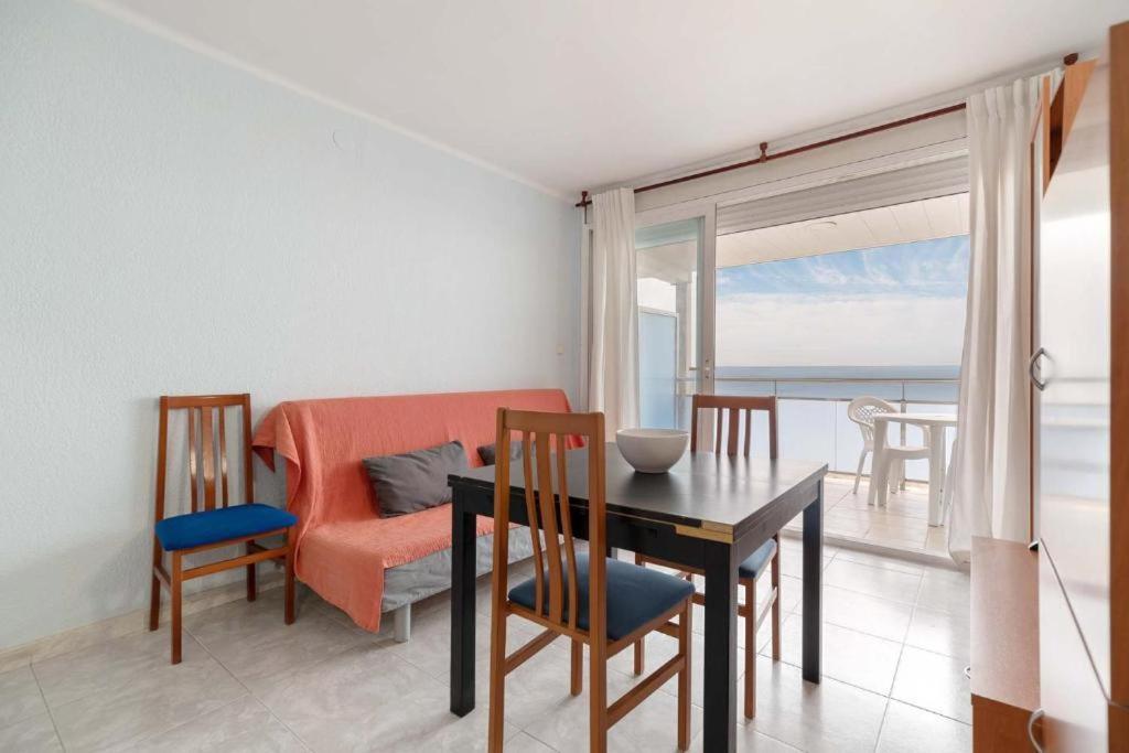 Apartamentos Denis Castelldefels Exteriör bild